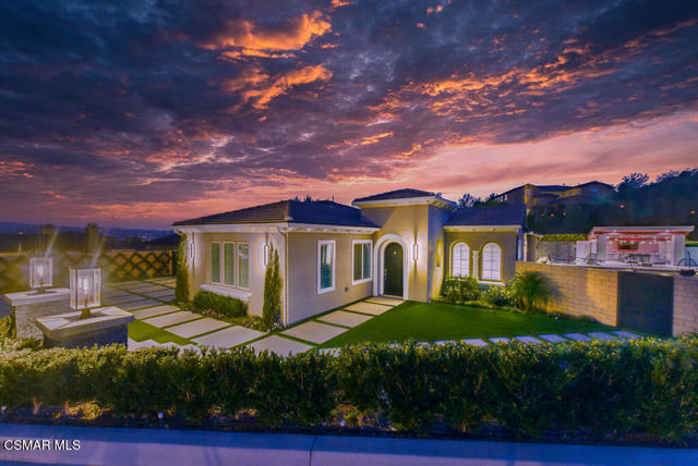 6981 Shadow Wood Drive, Moorpark CA: https://media.crmls.org/mediaz/782a5d70-b2b3-4cf9-951a-4af10cf0e310.jpg