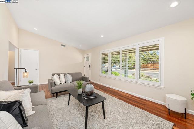 1464 Windsor Way, Livermore CA: https://media.crmls.org/mediaz/782a8256-bf06-4fe9-b541-68acd91565ad.jpg