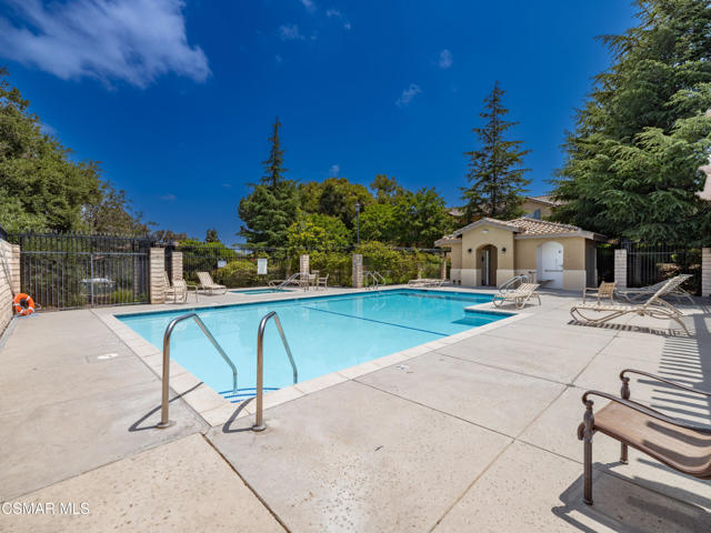 1368 Ashton Park Lane, Newbury Park CA: https://media.crmls.org/mediaz/782a8e98-46c5-42a5-b08f-e4c7dff1a0fb.jpg