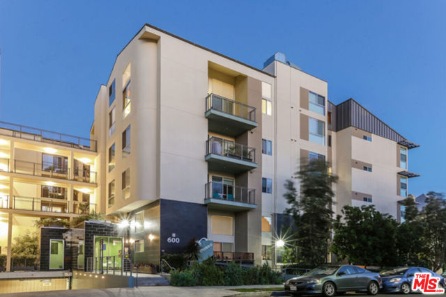 600 S Ridgeley Drive, Los Angeles CA: https://media.crmls.org/mediaz/782ac7d9-d7c5-41a3-966e-d8a7437192f8.jpg