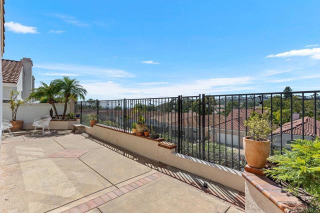1265 Camino Lorado, San Marcos CA: https://media.crmls.org/mediaz/782ae160-69cd-4066-8704-c508882458ea.jpg