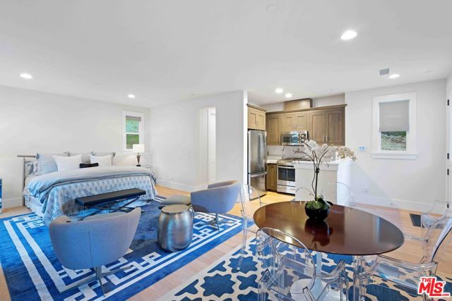 111 Lake Sherwood Drive, Lake Sherwood CA: https://media.crmls.org/mediaz/782b3ec0-f91d-4532-ba88-72ee92291833.jpg