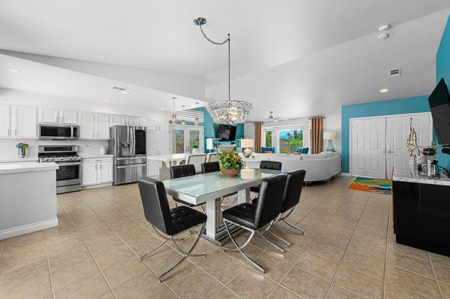 1360 E Vista Chino, Palm Springs CA: https://media.crmls.org/mediaz/782b5ea9-226c-4e69-befb-2f5b40340ffb.jpg