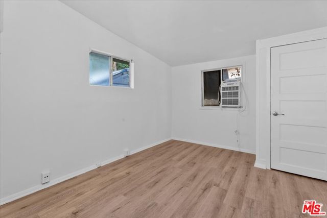 3947 Huron Avenue photo 27