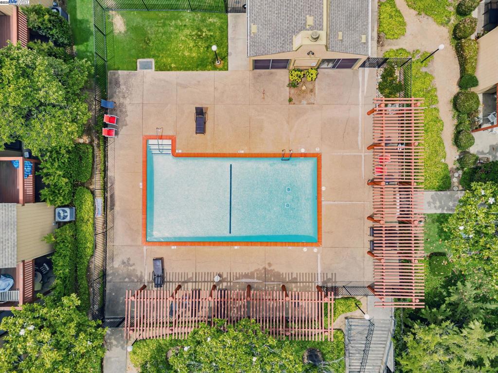 https://media.crmls.org/mediaz/782ba190-a191-4bf0-971e-a67bd863f4b3.jpg?preset=X-Large