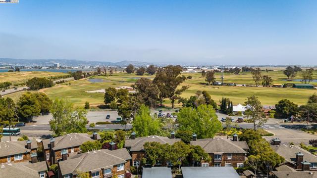 642 Centre Ct, Alameda CA: https://media.crmls.org/mediaz/782bdc9a-c133-4051-9245-6ecba9f9eccc.jpg