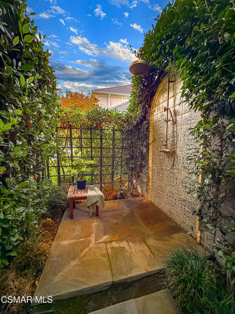 581 Lakeview Canyon Road, Westlake Village CA: https://media.crmls.org/mediaz/782c1e09-d179-4e6e-9e9c-c33f13b61788.jpg