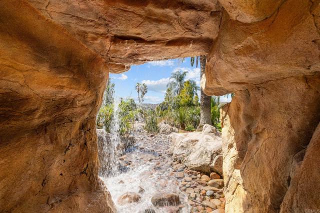31121 Stardust Ln, Valley Center CA: https://media.crmls.org/mediaz/782c2e61-cd66-4b86-a55d-7cd28be9df91.jpg