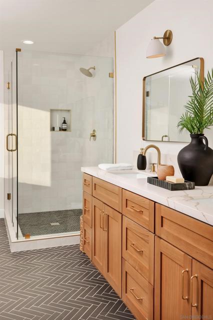 1900 W 41St St, Los Angeles CA: https://media.crmls.org/mediaz/782c6a0d-0d24-4221-aa85-1c7488ff17b4.jpg