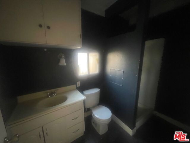1185 N Normandie Avenue, Los Angeles CA: https://media.crmls.org/mediaz/782c7b39-66f6-451e-9987-d58da29cf37f.jpg