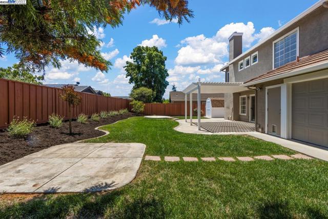 1387 Meadow Ct, Livermore CA: https://media.crmls.org/mediaz/782d150d-d591-4ca0-854a-0d21e510db0a.jpg