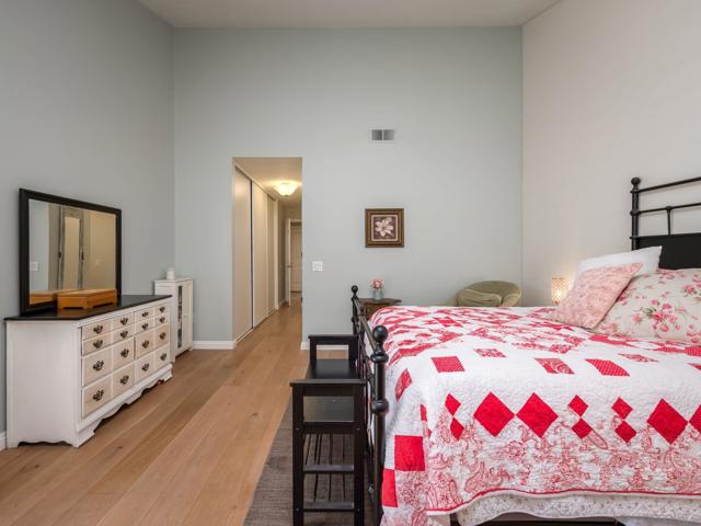 1833 Wintergreen Gln, Escondido CA: https://media.crmls.org/mediaz/782d2a1b-2553-4c48-8bc4-4e6679fe5bd7.jpg