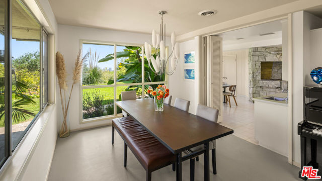 11556 Bellagio Road, Los Angeles CA: https://media.crmls.org/mediaz/782e1f3c-bf69-4e9c-a532-4d8c103c8dc5.jpg