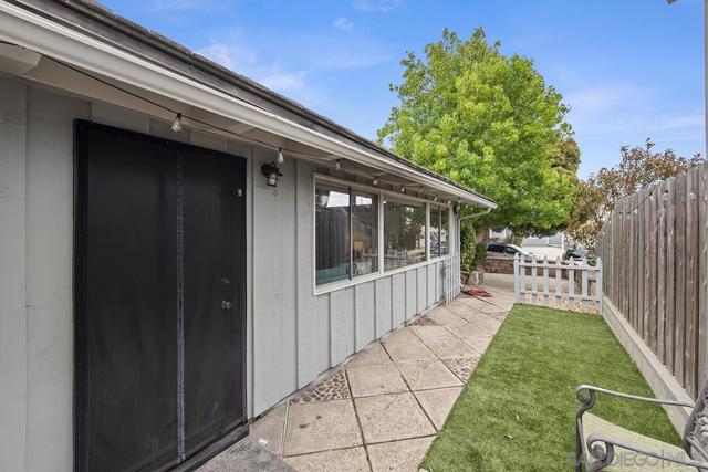 4316 Haines St, San Diego CA: https://media.crmls.org/mediaz/782ea72b-4f8f-4804-9f21-c1f2528deb60.jpg