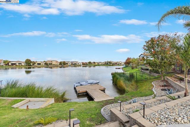 1050 Clear Lake Dr, Oakley CA: https://media.crmls.org/mediaz/782ebdae-0a75-48d9-899d-646bdf260c2f.jpg