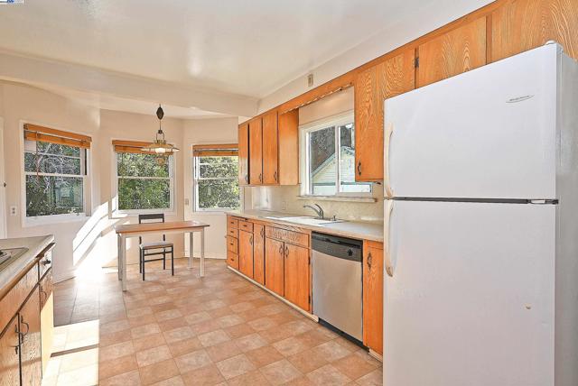 Image 11 of 51 For 181 Lewelling Blvd