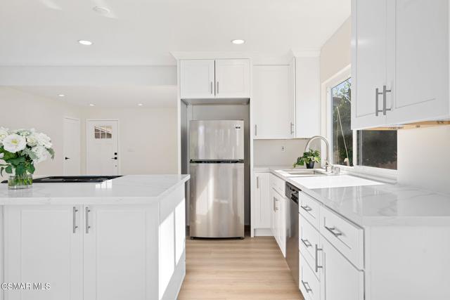 2091 Marter Avenue, Simi Valley CA: https://media.crmls.org/mediaz/782f4a80-2b7a-49c7-b9ec-04856ef2fa88.jpg