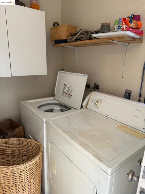 2542 Filbert St, Oakland CA: https://media.crmls.org/mediaz/782f5eb5-fe73-4f95-af81-0fcc4a58bbc5.jpg