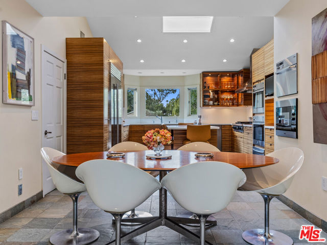 3818 Hollyline Avenue, Sherman Oaks CA: https://media.crmls.org/mediaz/782fd0e8-36ea-4025-a6ff-09334adbef5a.jpg