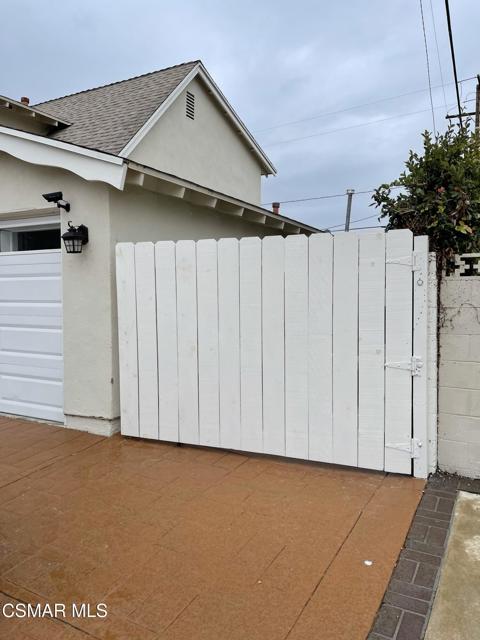 2261 Athens Avenue, Simi Valley CA: https://media.crmls.org/mediaz/78306293-07b4-459c-abcb-be5726b31250.jpg