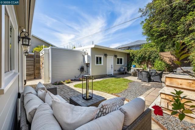 3036 Delaware St, Oakland CA: https://media.crmls.org/mediaz/7830a81c-09aa-491b-9b84-fa4ba47867c6.jpg