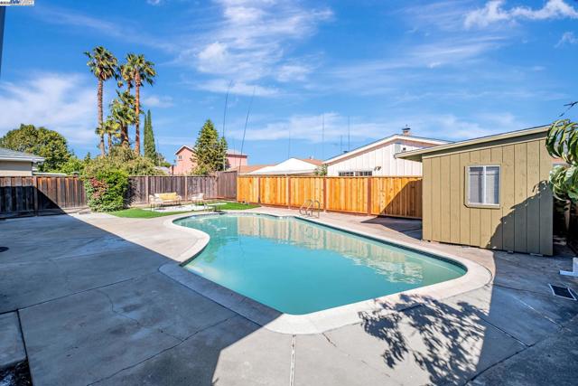 6588 Flanders Dr, Newark CA: https://media.crmls.org/mediaz/7831fc14-686a-48a6-b29e-f962e30bb03d.jpg