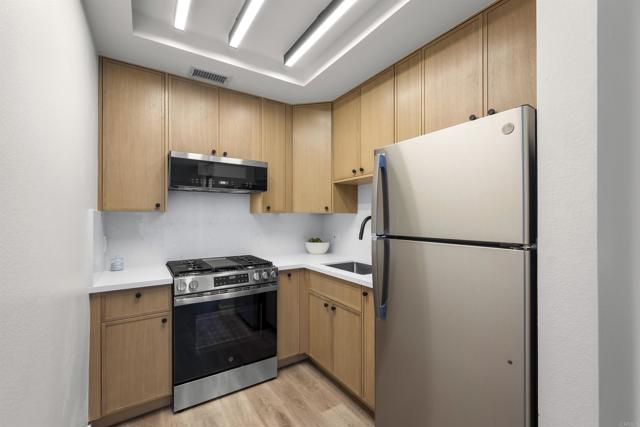 701 Kettner Boulevard, San Diego CA: https://media.crmls.org/mediaz/78325596-7009-4c48-b3a3-00415f962e7d.jpg