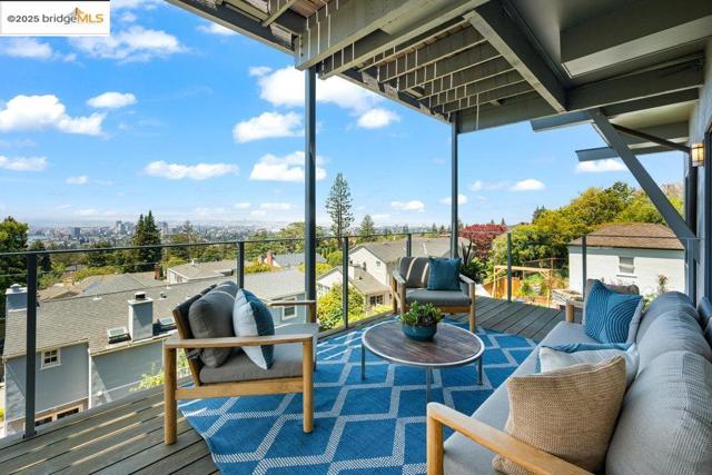 310 Pacific Ave, Piedmont CA: https://media.crmls.org/mediaz/78328118-d138-4206-ba99-aa9ecf1e0962.jpg