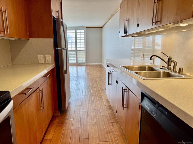 800 Prospect St, La Jolla CA: https://media.crmls.org/mediaz/7832bca5-a1ce-4196-b1d6-53cc7187706e.jpg
