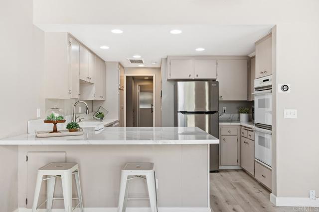 3404 Oak Cliff Dr, Fallbrook CA: https://media.crmls.org/mediaz/7832dcf2-03ca-4dea-95de-97d9d0a0f8bd.jpg