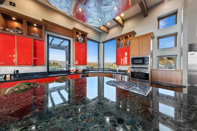 19210 Highland Hills Dr, Ramona CA: https://media.crmls.org/mediaz/7833baf0-c14b-4061-944e-b36b6e4e3863.jpg