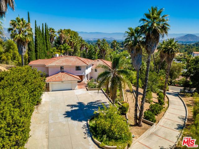 2357 Knob Hill Drive, Riverside CA: https://media.crmls.org/mediaz/7833f4b3-cf1a-405a-853f-747ba8187e0b.jpg