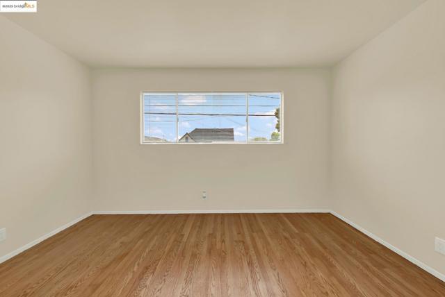 2524 Parker Ave, Oakland CA: https://media.crmls.org/mediaz/78341949-656e-4077-aee9-0211d0a682ed.jpg