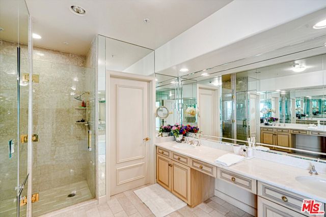 10580 Wilshire Boulevard, Los Angeles CA: https://media.crmls.org/mediaz/78341b48-8122-48af-b728-aed6960eb097.jpg