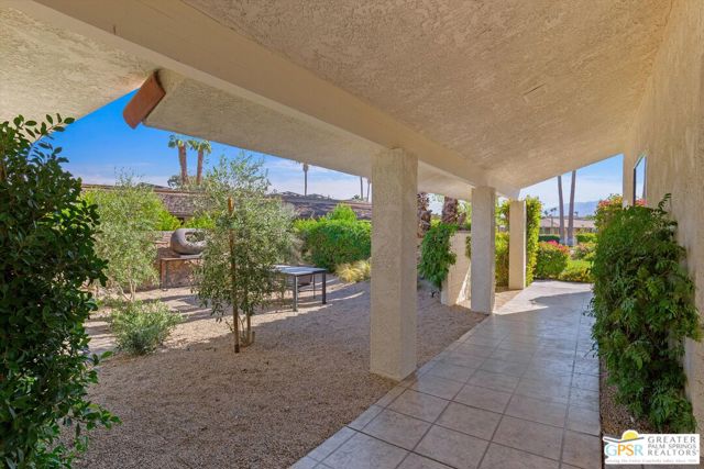 6 Trojan Court, Rancho Mirage CA: https://media.crmls.org/mediaz/78348150-7d6e-4f75-ba6b-6a3905aa9073.jpg