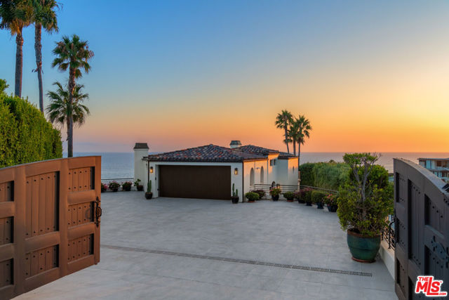 32804 Pacific Coast Highway, Malibu CA: https://media.crmls.org/mediaz/78349d53-f6f7-47e3-a331-e962eb44efa8.jpg