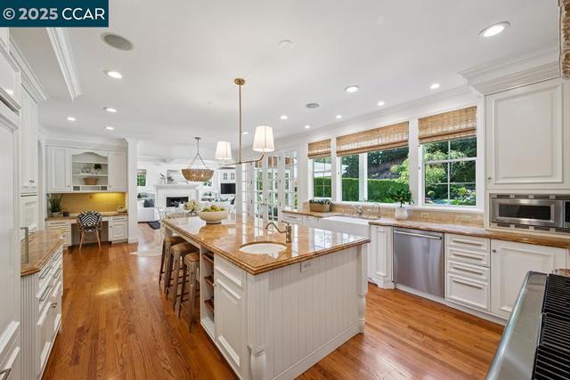 231 Sundown Ter, Orinda CA: https://media.crmls.org/mediaz/78355aed-1dac-49e8-8ec9-38277523099d.jpg