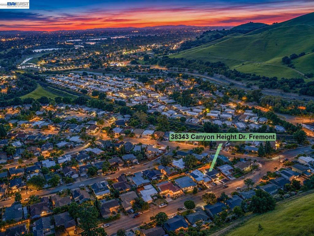https://media.crmls.org/mediaz/783567ba-0783-4f6d-9c9b-53c76ba8e523.jpg?preset=X-Large
