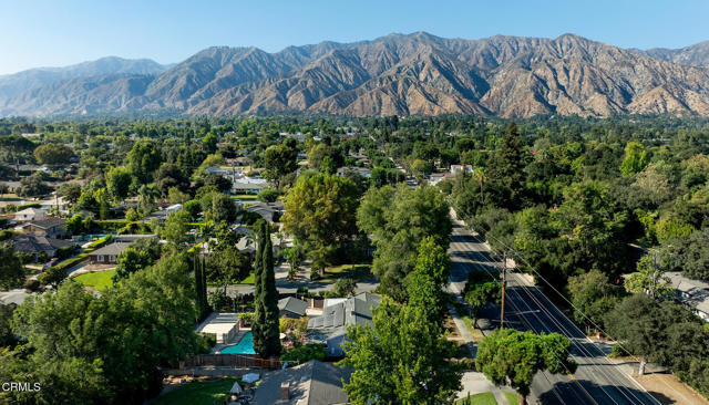 525 N Michillinda Avenue, Pasadena CA: https://media.crmls.org/mediaz/783576ea-e17c-470c-9a8e-15dc85b90c57.jpg