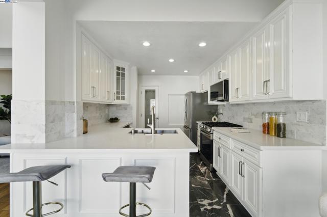 35864 Killorglin Cmn, Fremont CA: https://media.crmls.org/mediaz/7835ea75-2bac-49b9-b6b2-df41073b5da5.jpg
