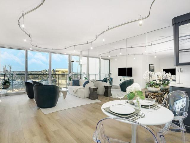 1720 Avenida del Mundo, Coronado CA: https://media.crmls.org/mediaz/783616d8-26b3-404e-8c53-b9a643f49862.jpg