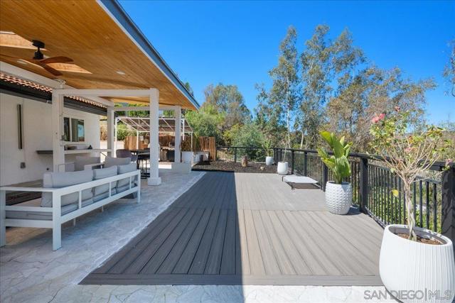 6626 Tuxedo Rd, San Diego CA: https://media.crmls.org/mediaz/78363e34-3b39-4343-be50-8700dd543911.jpg