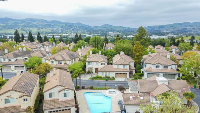 906 Vista Pointe Dr, San Ramon CA: https://media.crmls.org/mediaz/7836ce9d-3cd5-4e93-aa43-5bdf4f082b3f.jpg