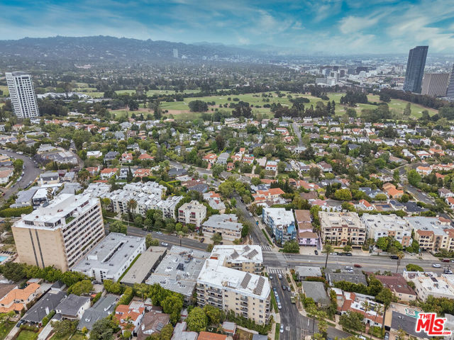 1357 1361 S Beverly Glen Boulevard, Los Angeles CA: https://media.crmls.org/mediaz/78379b92-4645-4c08-b18f-5ffb3ff8a32a.jpg