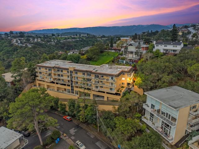 416 Portofino Drive, San Carlos CA: https://media.crmls.org/mediaz/7837cd77-41f1-4a55-a558-81188c8b4759.jpg