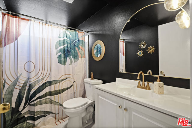 5245 Coldwater Canyon Avenue, Sherman Oaks CA: https://media.crmls.org/mediaz/7838a2c3-7a91-478d-958d-28a883698e58.jpg