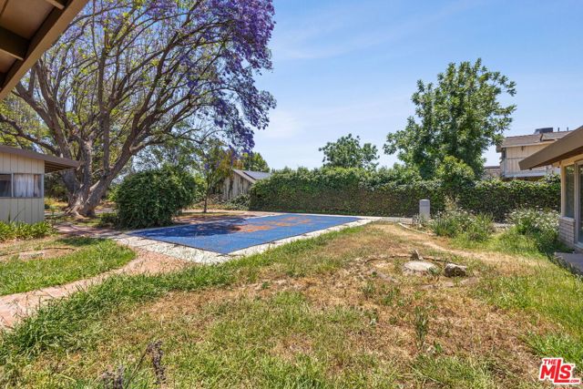 8400 Encino Avenue, Northridge CA: https://media.crmls.org/mediaz/7838ed09-dbfa-4308-928a-f3a9ab0a9d87.jpg