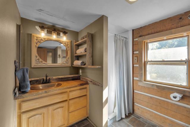 3131 Pera Alta Dr, Julian CA: https://media.crmls.org/mediaz/78399d9a-94e6-46b5-a886-91577bc78c9e.jpg