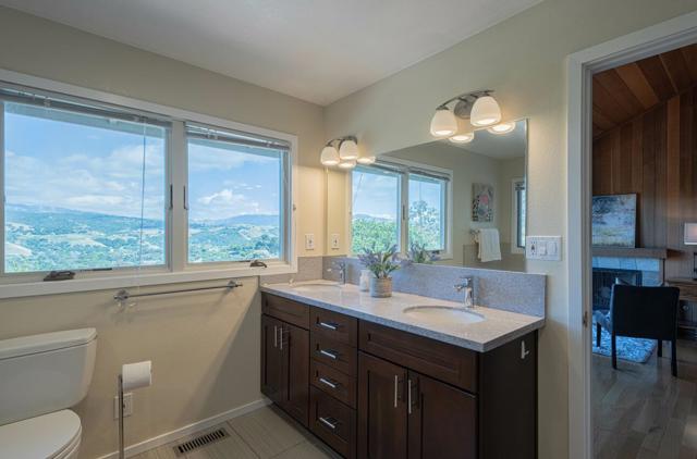 24935 Corte Poco, Salinas CA: https://media.crmls.org/mediaz/783a024e-e519-4c9f-841c-aad7c52aef5b.jpg