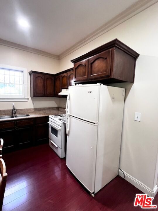 2108 Oak Street, Los Angeles CA: https://media.crmls.org/mediaz/783aba9b-4eab-4f04-b800-8f7bf8798efa.jpg